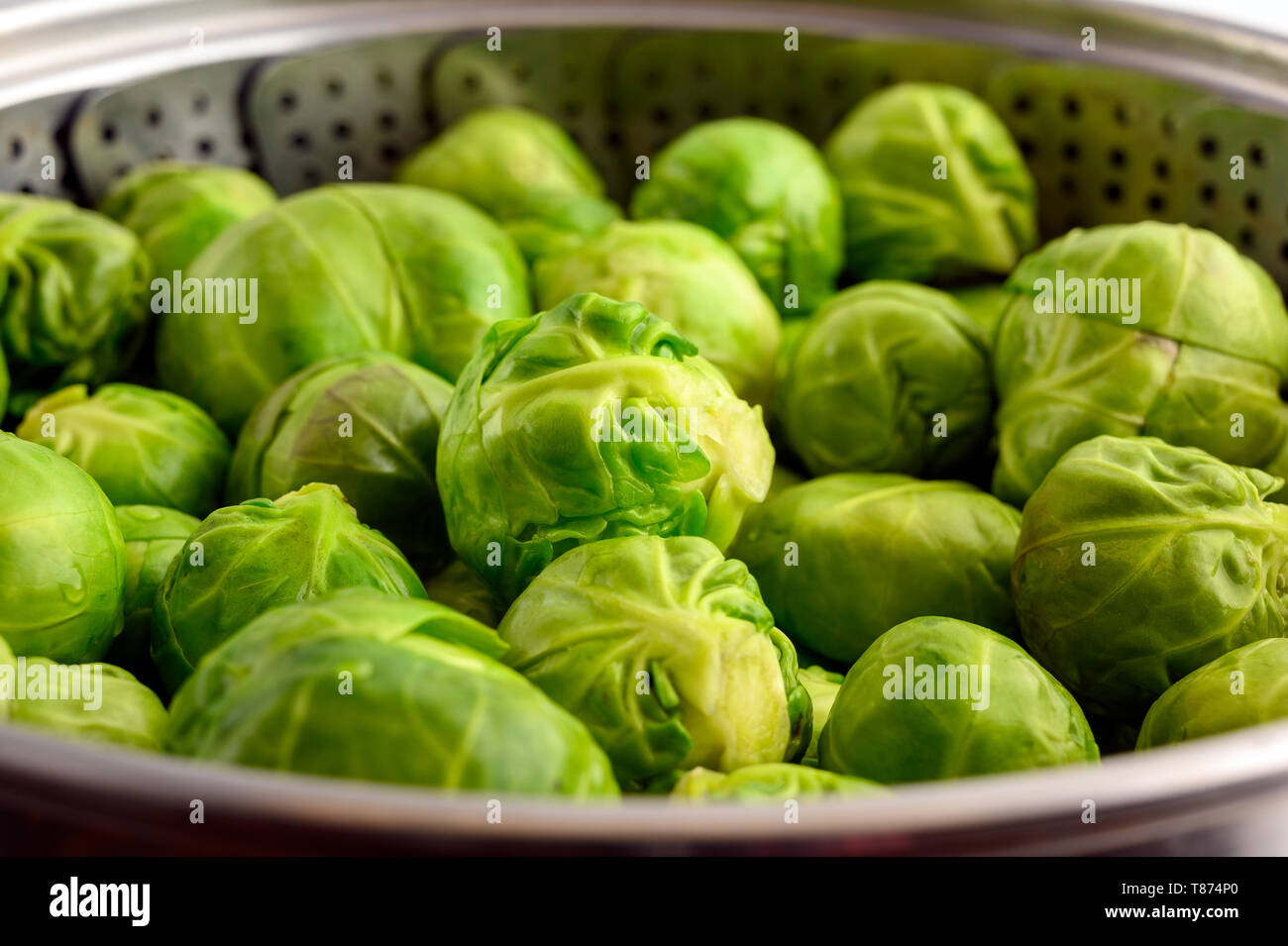 Steam cook brussel sprouts hires stock photography and images Alamy