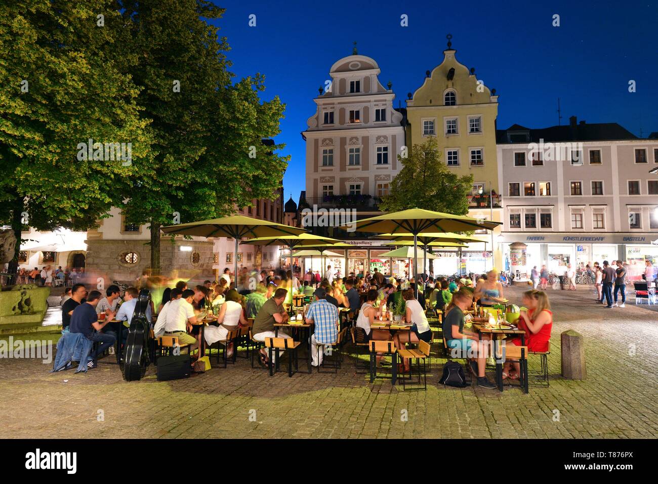 Germany, Bavaria, Upper Palatinate, Regensburg, historical center listed as World Heritage by UNESCO, Kohlenmarkt Stock Photo