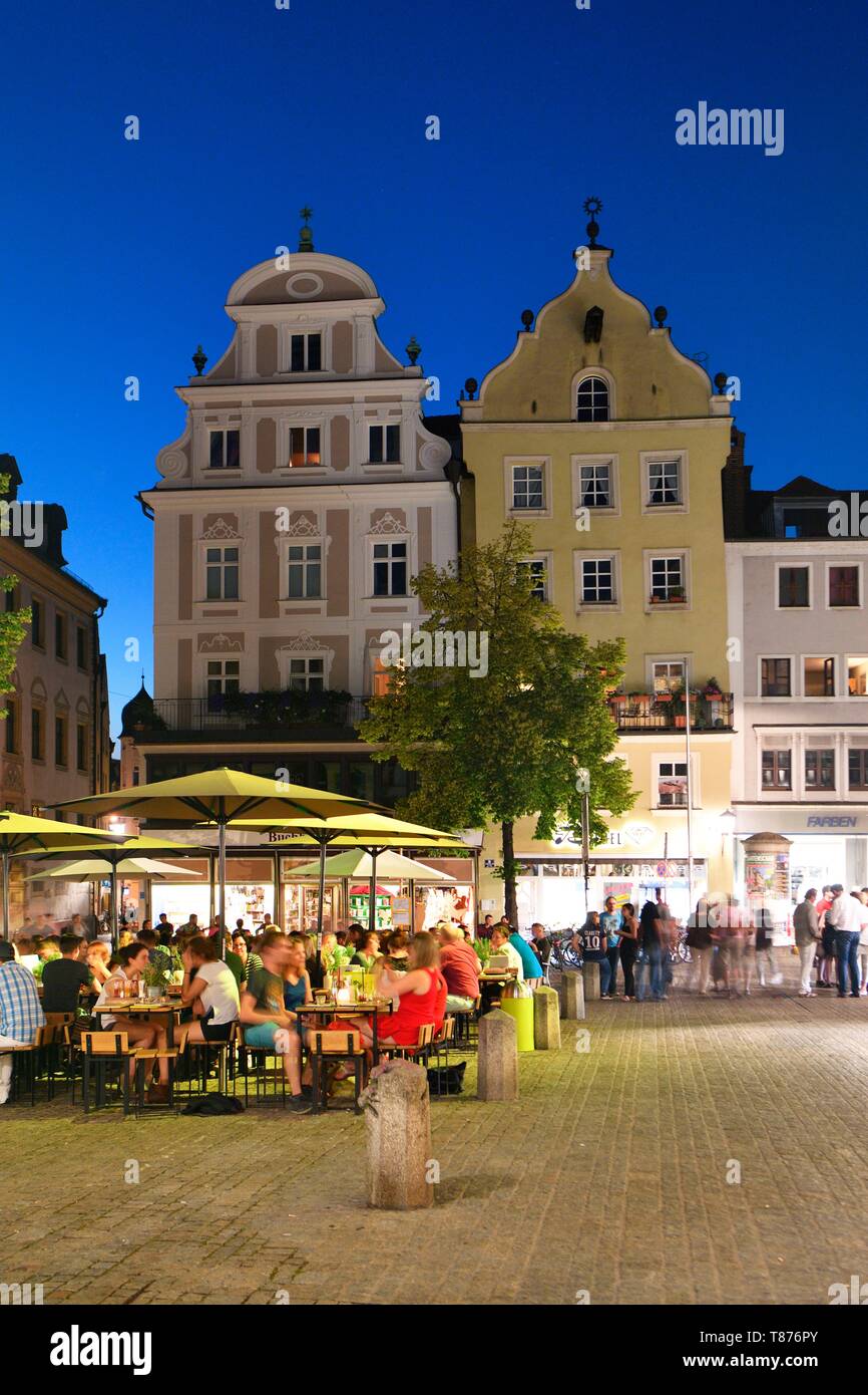 Germany, Bavaria, Upper Palatinate, Regensburg, historical center listed as World Heritage by UNESCO, Kohlenmarkt Stock Photo