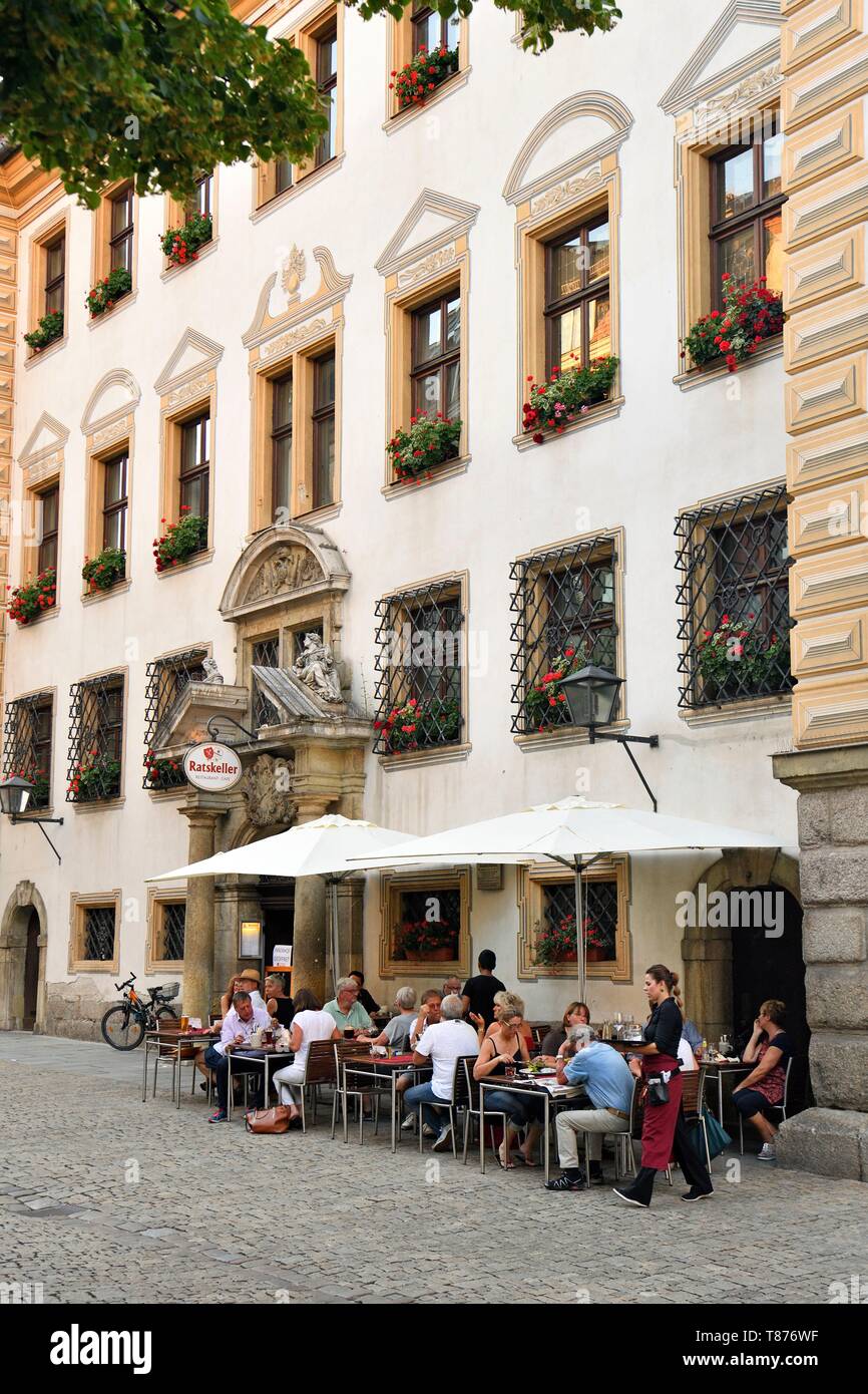 Germany, Bavaria, Upper Palatinate, Regensburg, historical center listed as World Heritage by UNESCO, Kohlenmarkt, Ratskeller Stock Photo