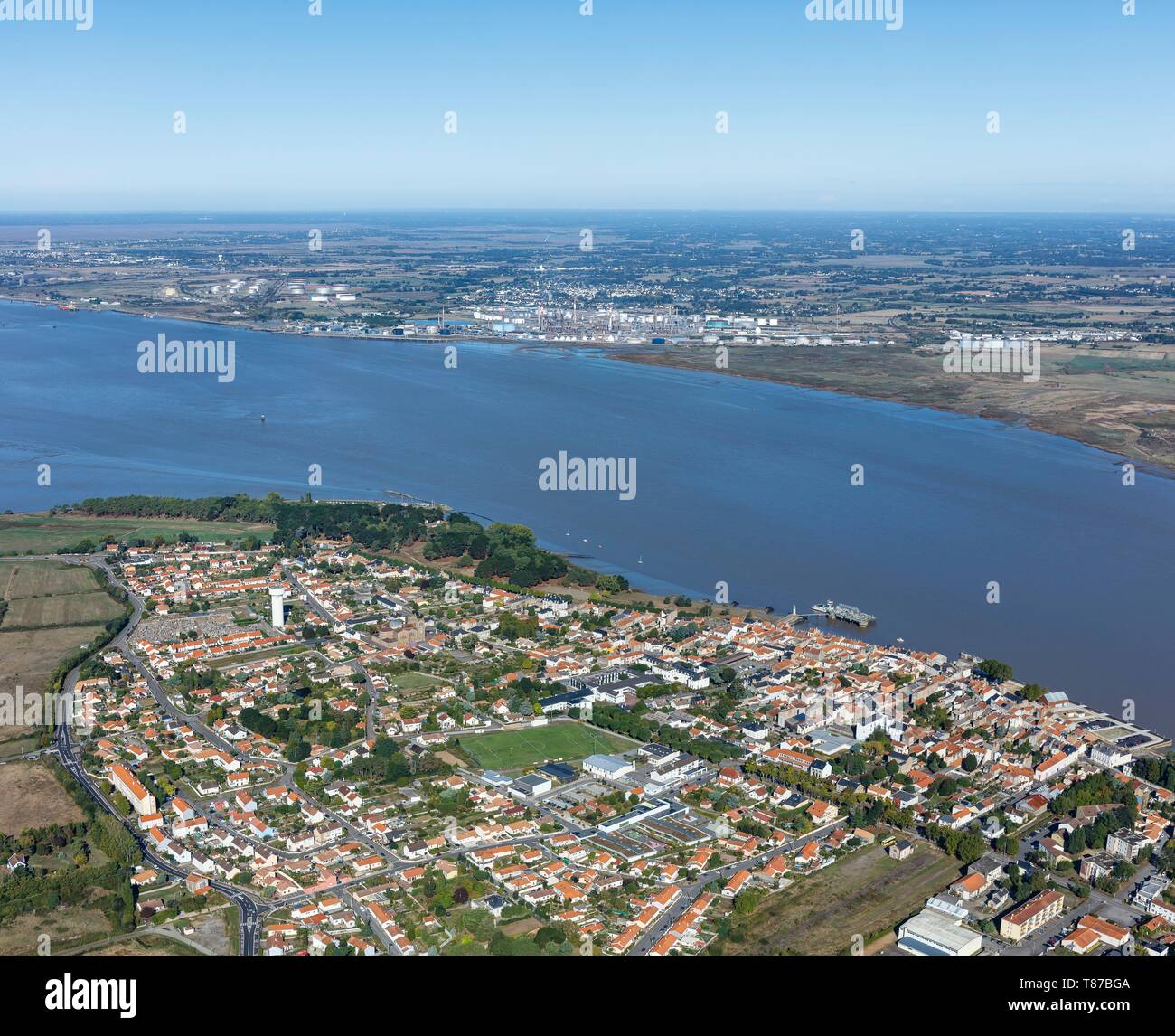 France, Loire Atlantique, Paimboeuf, the town on the Loire river (aerial view) Stock Photo