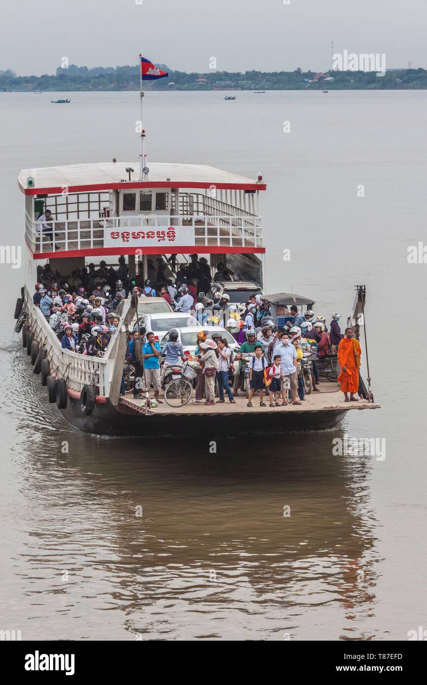 Cambodia, Phnom Penh, Tonle Sap River ferry Stock Photo Alamy