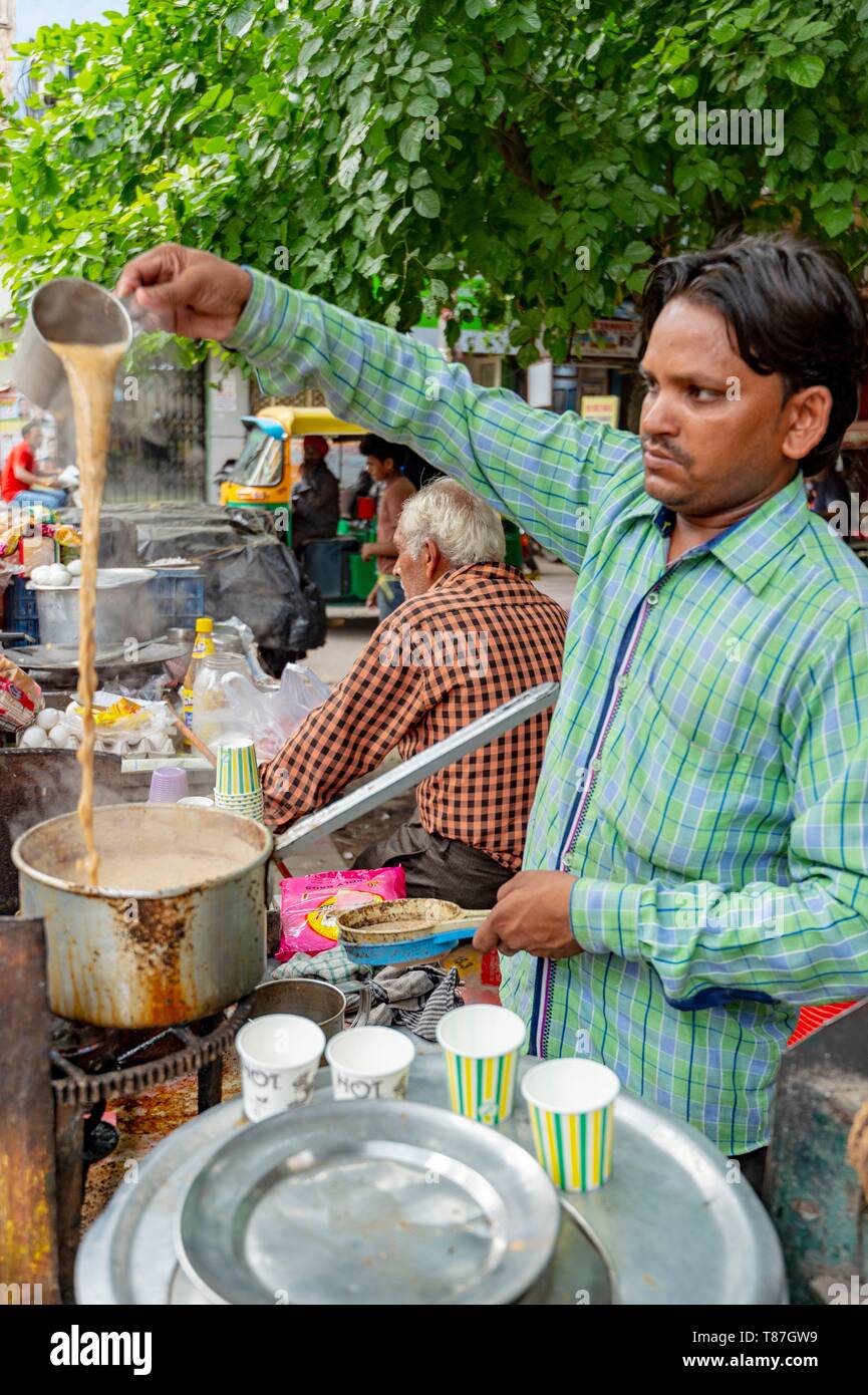 India, New Delhi, Old Delhi area, the tea maker Stock Photo