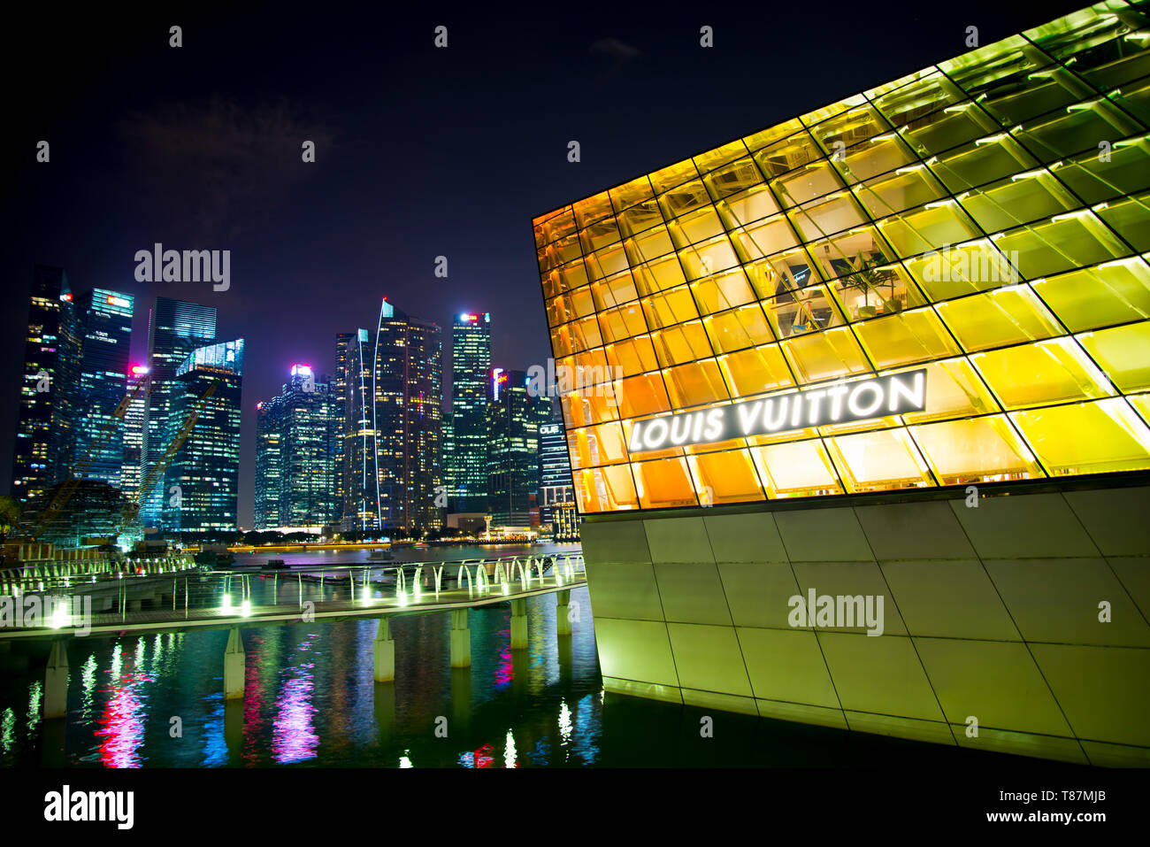 LOUIS VUITTON CRUISE 2023  4K Luxury Boutique Tour Island Maison Marina Bay  Sands Singapore 