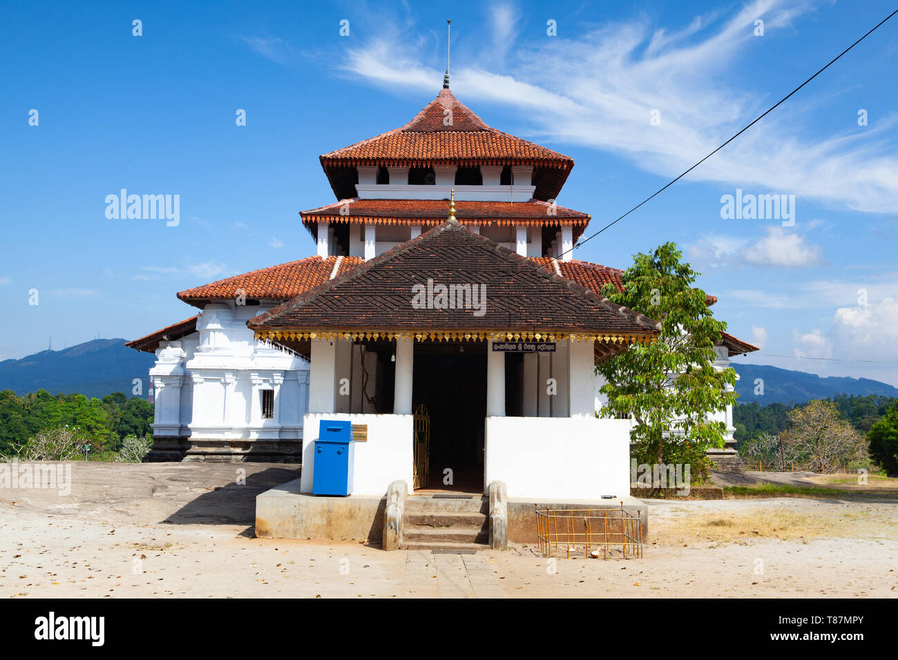 Sri Lanka Kandy Lankatilake buddhist temple Stock Photo - Alamy