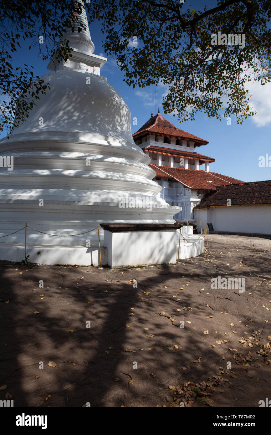 Sri Lanka Kandy Lankatilake buddhist temple Stock Photo - Alamy