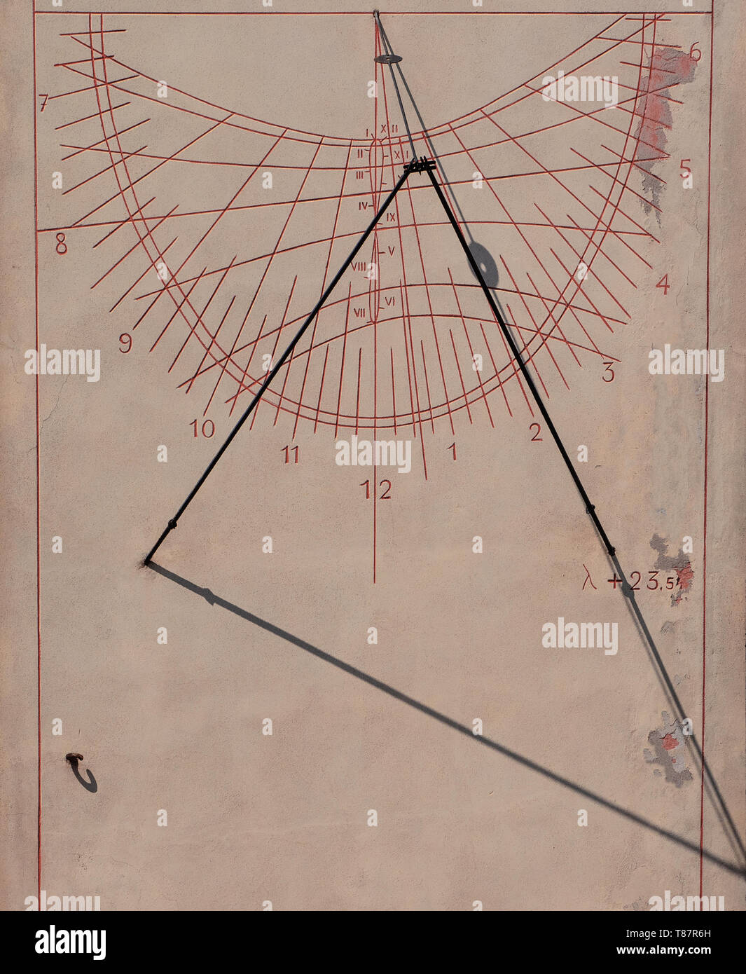 Vertical sundial hires stock photography and images Alamy