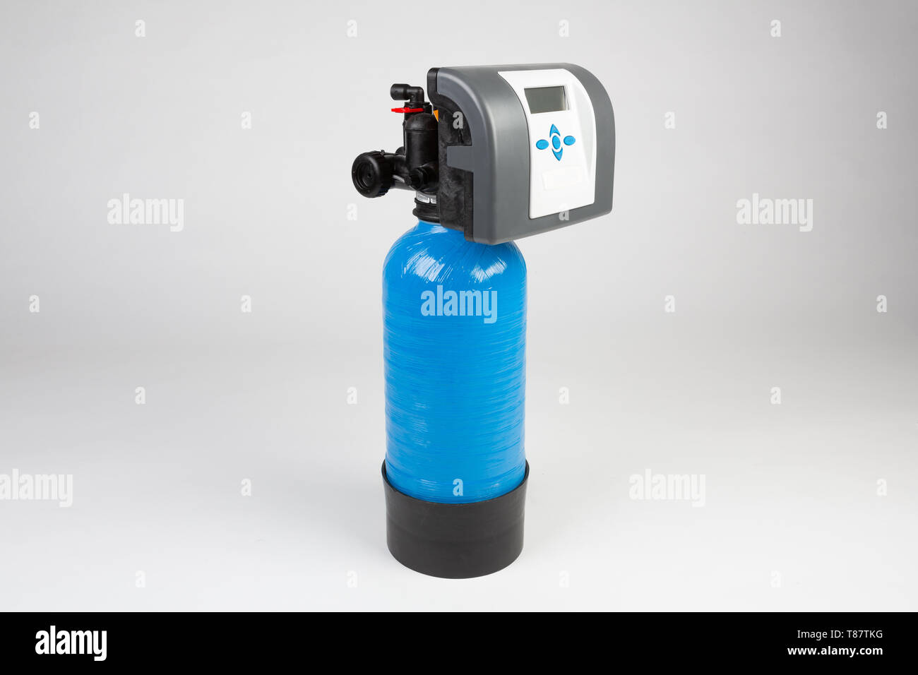 Water treatment control valve for domestic or commercial swimming pools