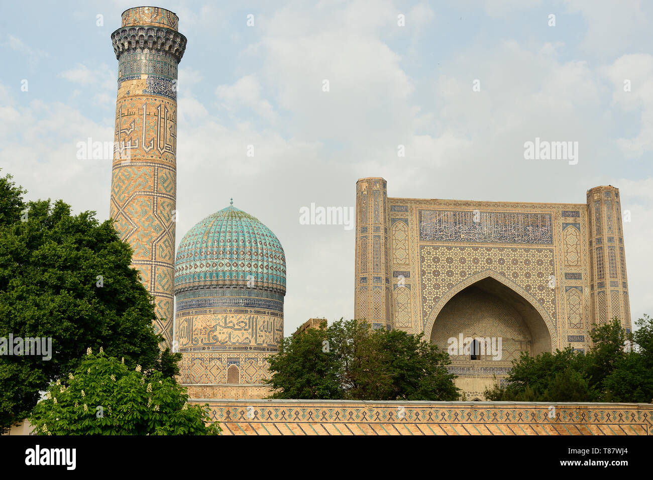 View on the Bibi-Khanym mosque, one of the Islamic world’s biggest ...