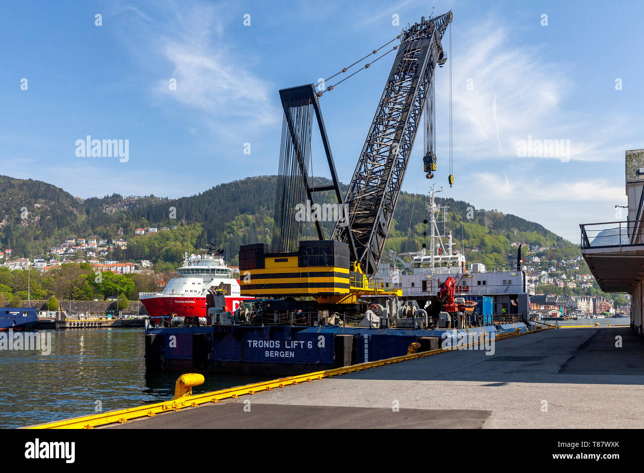Heavy Lift Crane Barge High Resolution Stock Photography and Images - Alamy