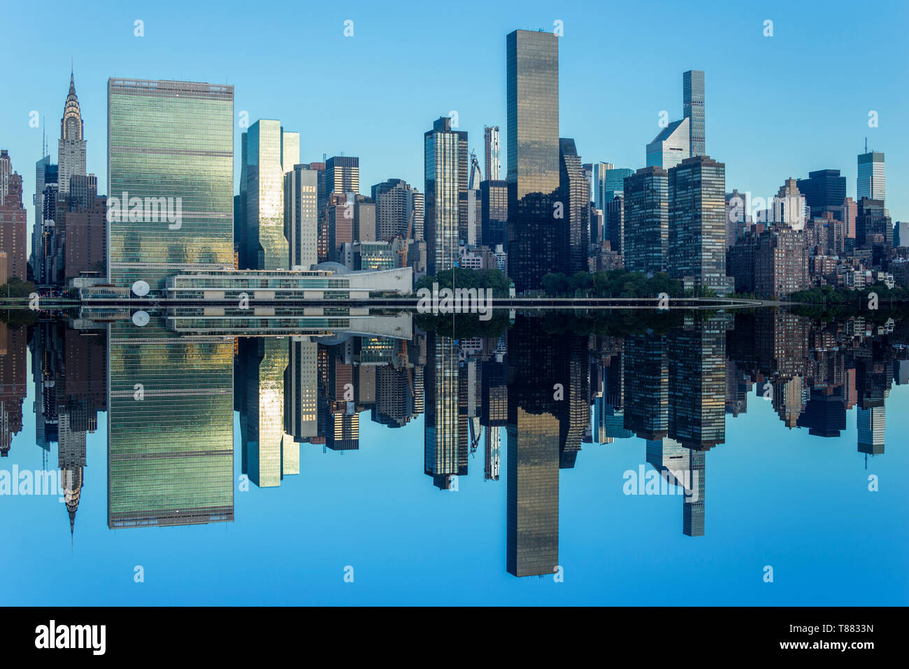 MIDTOWN SKYLINE EAST RIVER MANHATTAN NEW YORK CITY USA Stock Photo - Alamy
