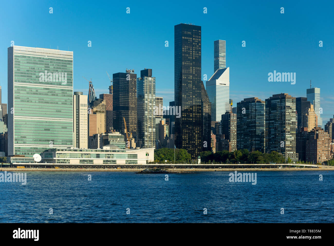 MIDTOWN SKYLINE EAST RIVER MANHATTAN NEW YORK CITY USA Stock Photo - Alamy