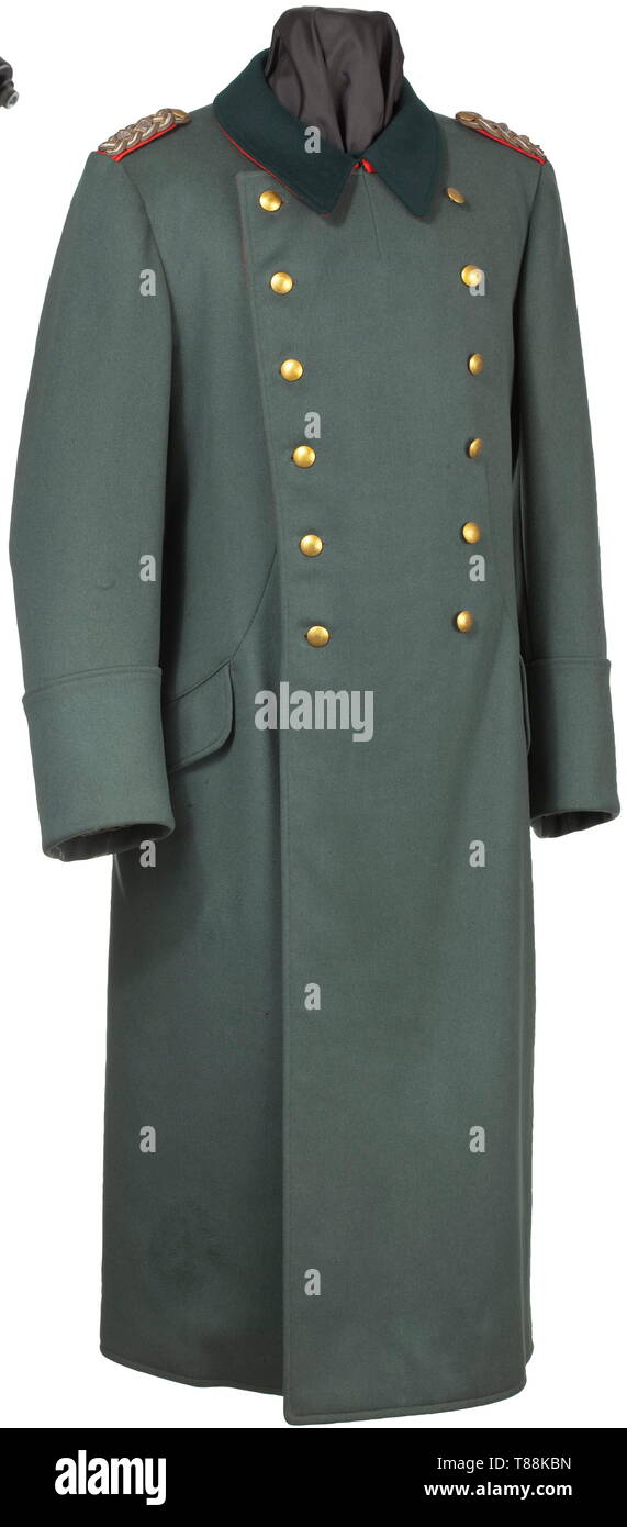 General of Infantry Otto Sponheimer (1886 - 1961) - a coat for generals  Personal property piece in top quality for officers made from fine  field-grey cloth with dark green contrasting collar, the