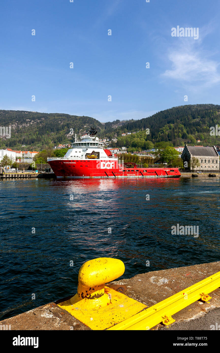 Offshore AHTS anchor handling tug standby supply vessel Skandi Bergen in the port of Bergen, Norway. Stock Photo