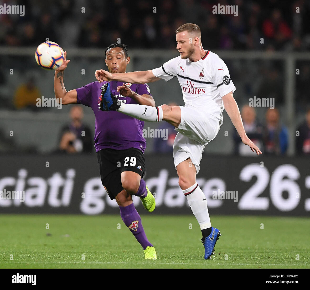Florence, Italy. 11th May, 2019. AC Milan's Ignazio Abate (R) vies with Fiorentina's Luis Muriel during a Serie A soccer match between Fiorentina and AC Milan in Florence, Italy, May. 11, 2019. Fiorentina lost 0-1. Credit: Alberto Lingria/Xinhua/Alamy Live News Stock Photo