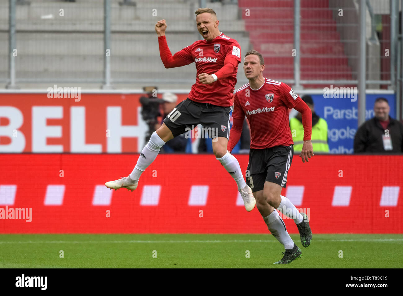 Ingolstadt, Germany. 12th May, 2019. Soccer: 2nd Bundesliga, FC Ingolstadt  04 - Darmstadt 98, 33rd matchday at Audi-Sportpark. Sonny Kittel from  Ingolstadt cheers after his goal to 1-0 against Darmstadt. Right teammate
