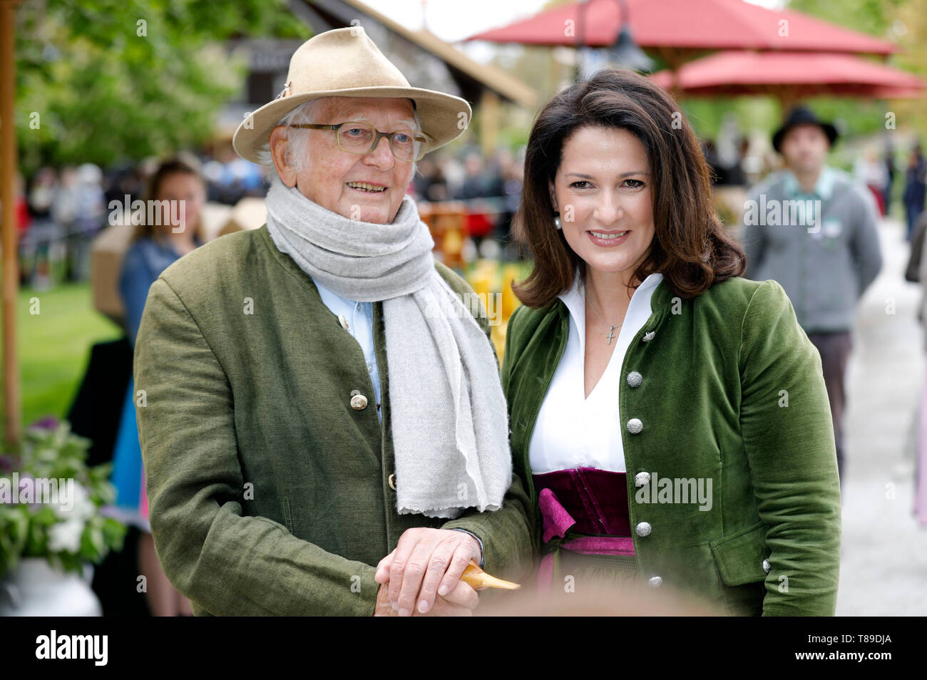 Glonn, Deutschland. 10th May, 2019. Ilse Aigner, Karl Ludwig Schweisfurth  and Michaela Kaniber visiting the British royals on the organic farm  Herrmannsdorfer Landwerkstatten. Glonn, 10.05.2019 | usage worldwide  Credit: dpa/Alamy Live News