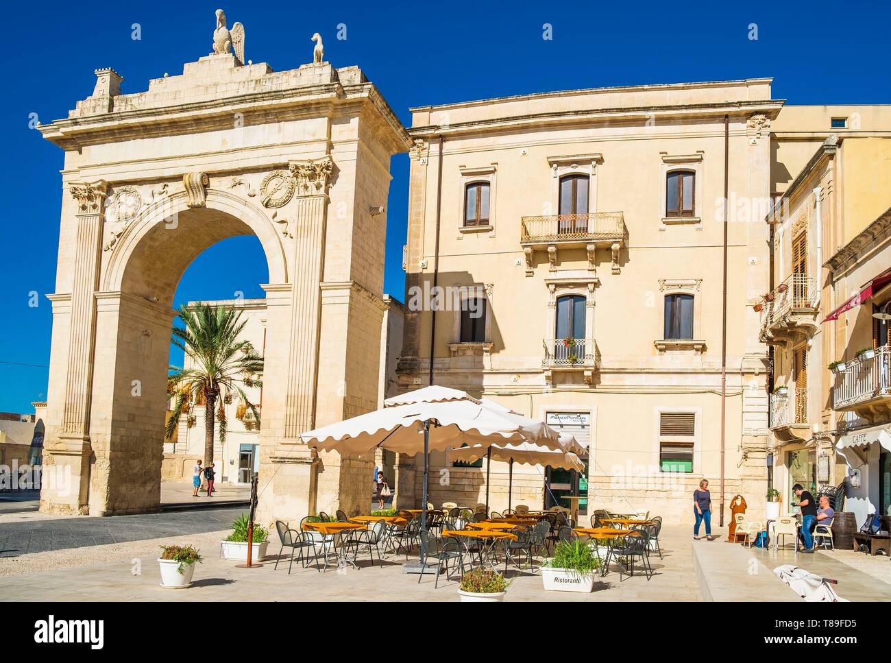 Italy, Sicily, Noto, UNESCO World Heritage site, Porta Reale or Porta  Ferdinandea, entrance of the old town Stock Photo - Alamy