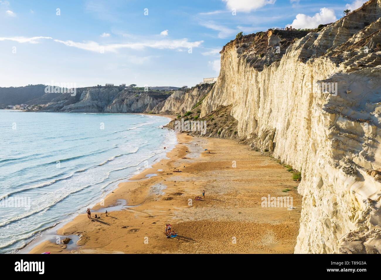 Italy, Sicily, Realmonte, Scala dei Turchi, tourist site where the