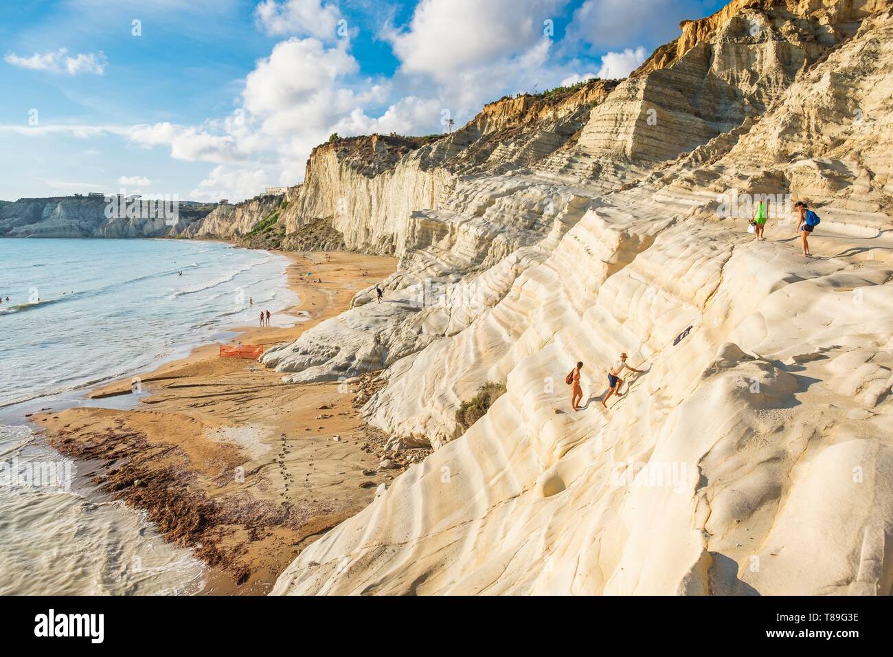 Italy, Sicily, Realmonte, Scala dei Turchi, tourist site where the