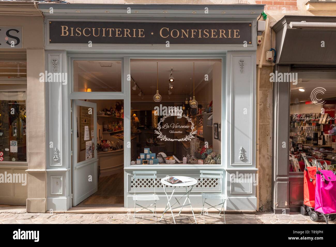 France, Yvelines, Versailles, passage des 2 portes, candy store Stock