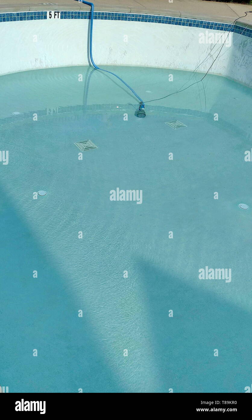 Drain a swimming pool hires stock photography and images Alamy