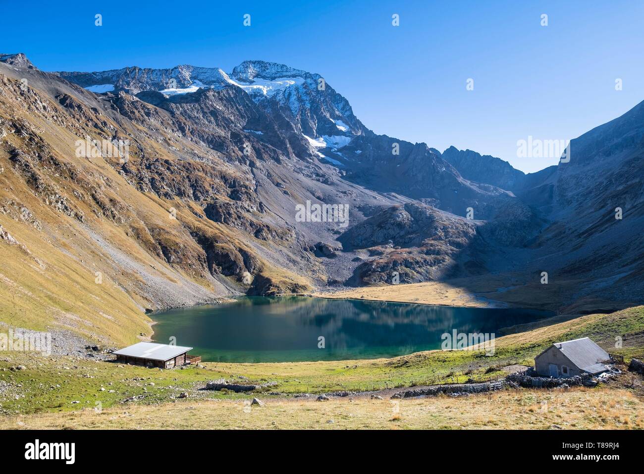 France Isere Ecrins National Park Veneon valley Muzelle lake and refuge on the GR 54 hiking trail Muzelle glacier in the background Stock Photo Alamy