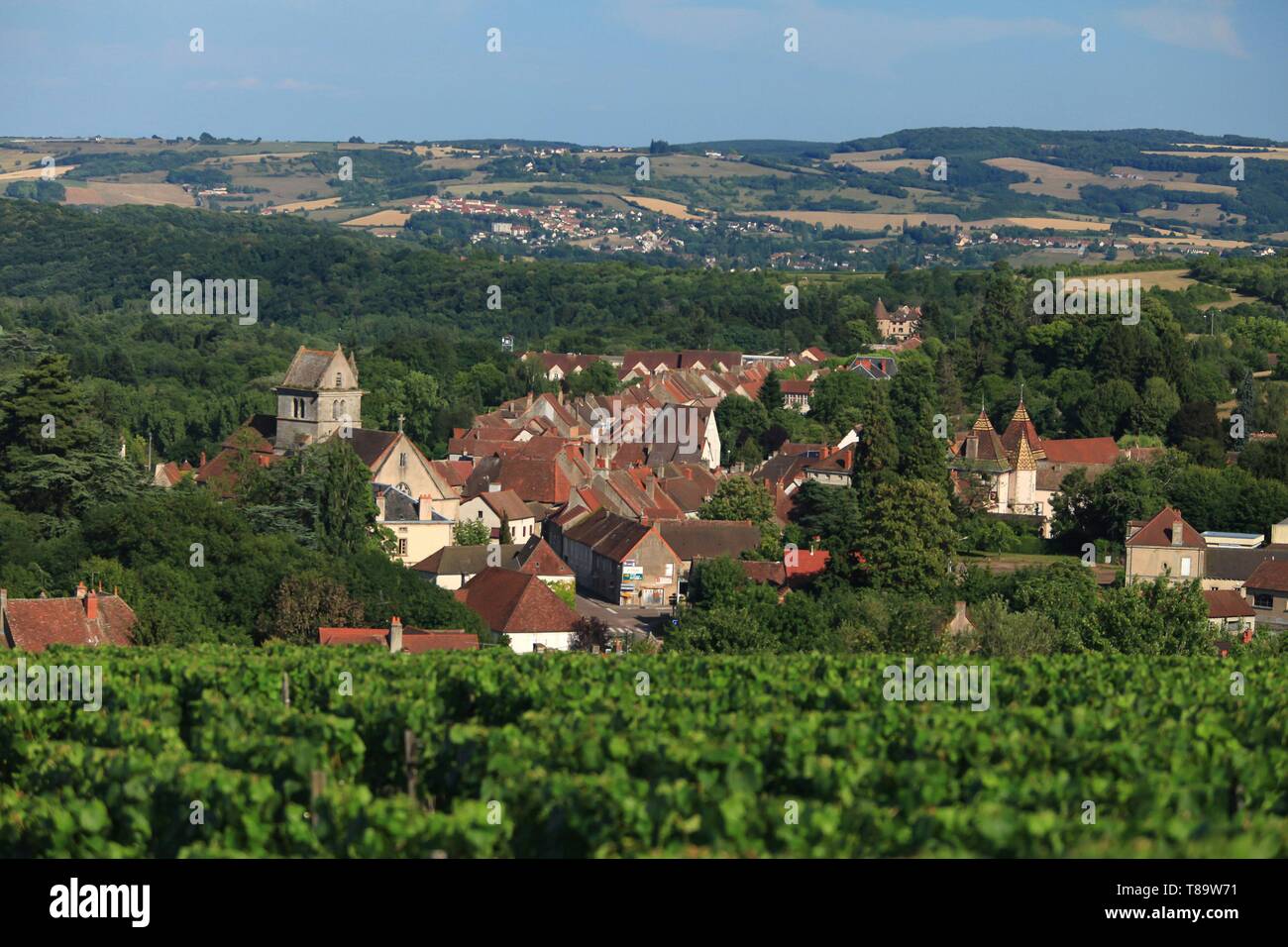 France, Saone et Loire, Couches, village of Couches in the middle of the  vineyards Stock Photo - Alamy