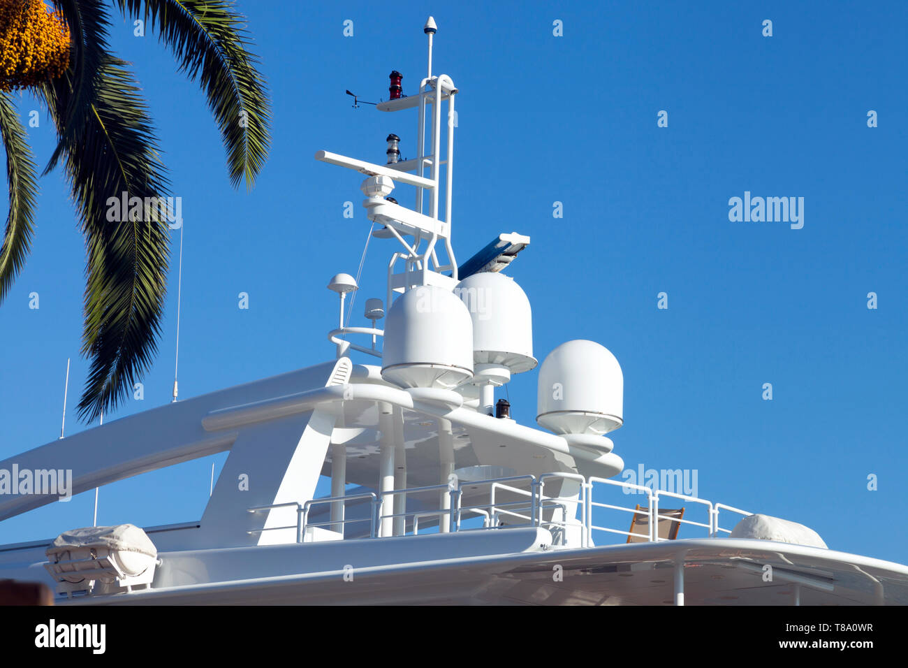 Top deck of luxury modern yacht with navigational equipment, under palm  tree Stock Photo - Alamy