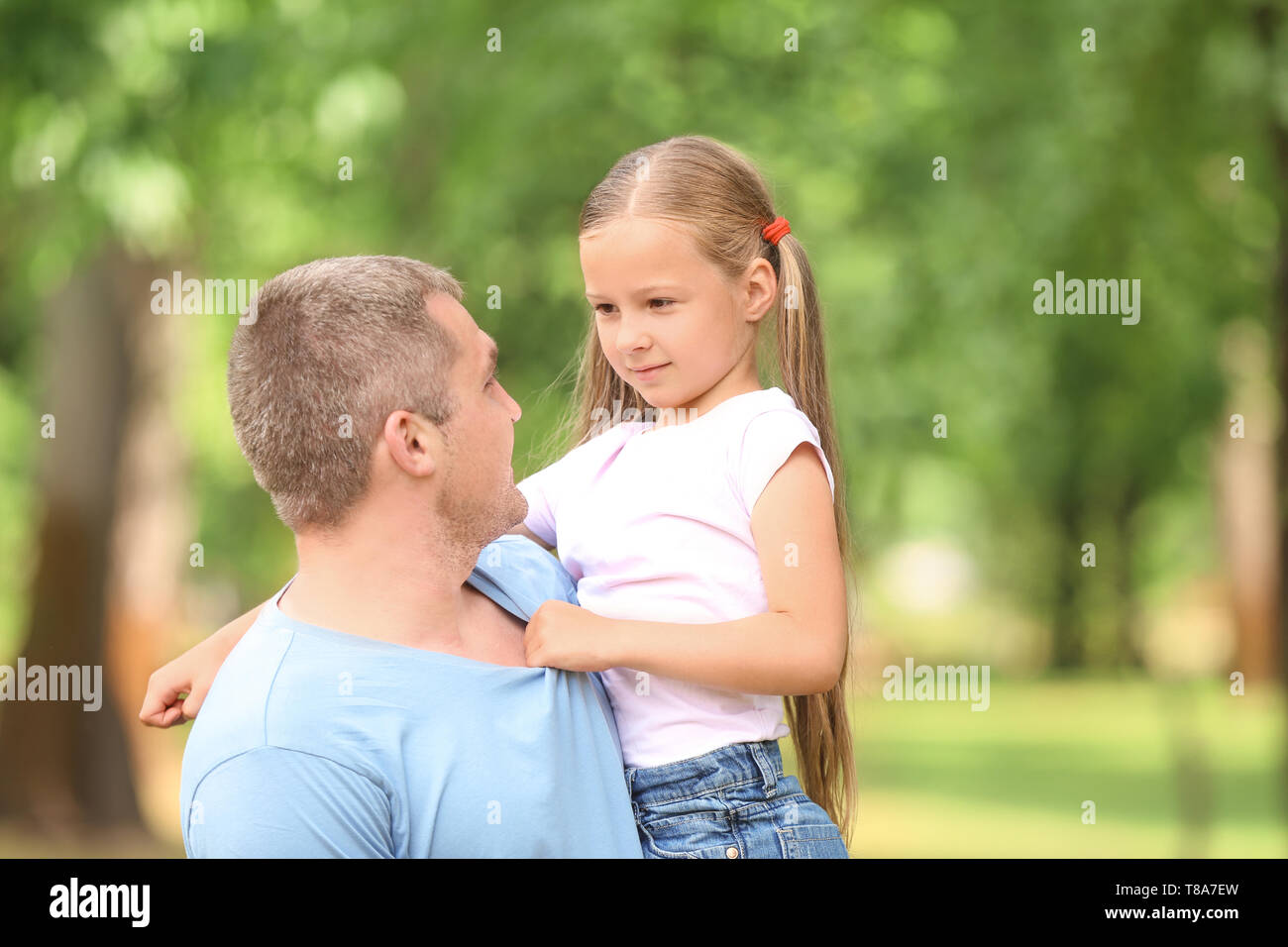 Happy father and daughter in green park Stock Photo - Alamy