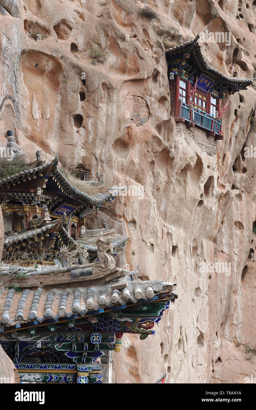 Buildings carved out of cliff face, Thousand Buddha Temple, Mati Si Scenic Area, China Stock Photo