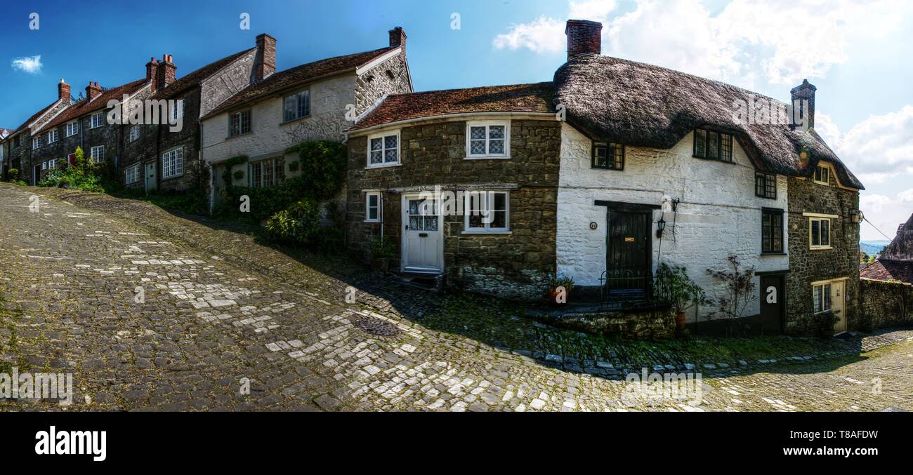 Gold Hill in Shaftesbury, scene of the famous "Hovis" ads Stock Photo