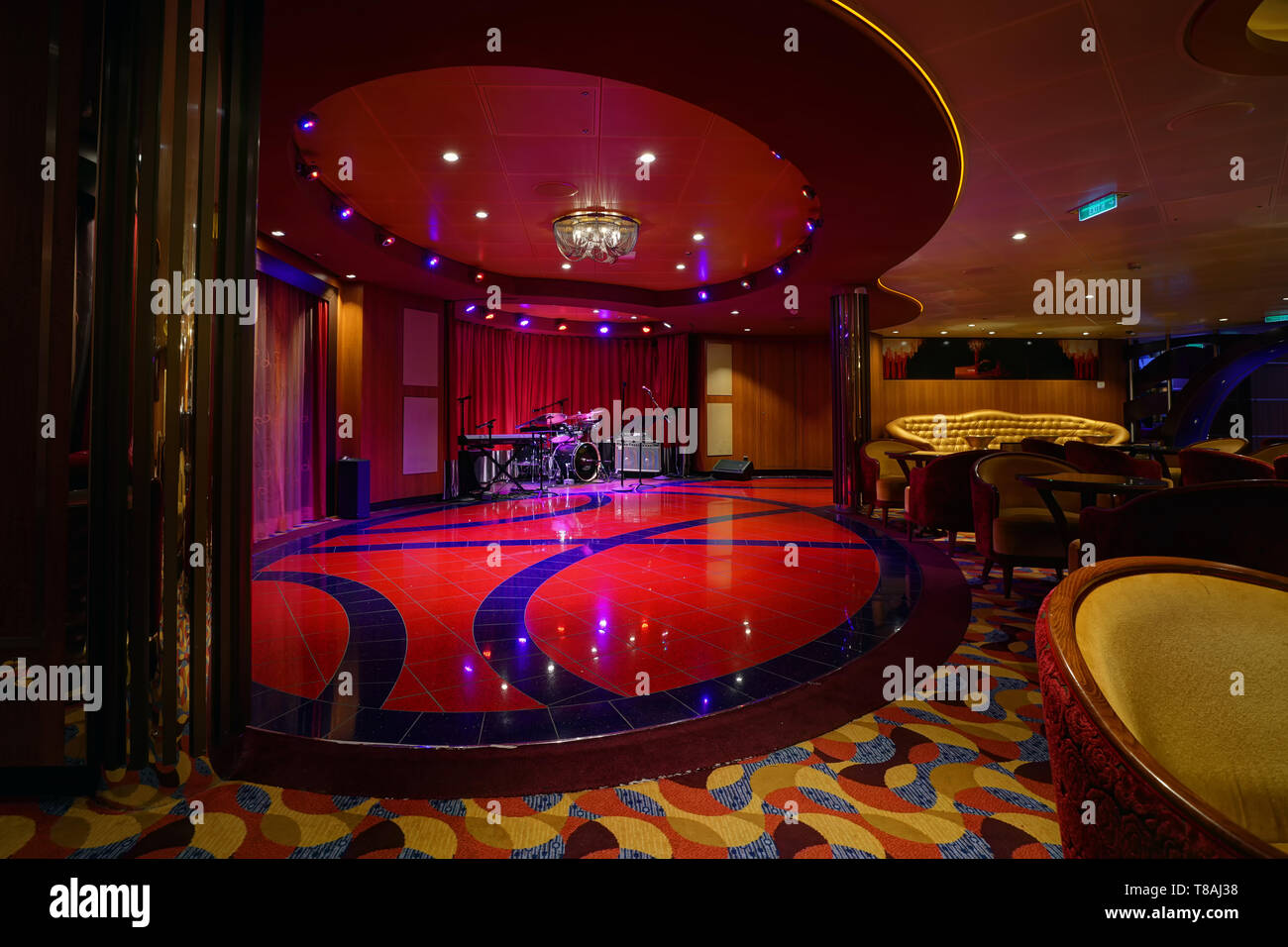 Boleros (lounge and bar with Latin flavor), Anthem of the Seas, Royal