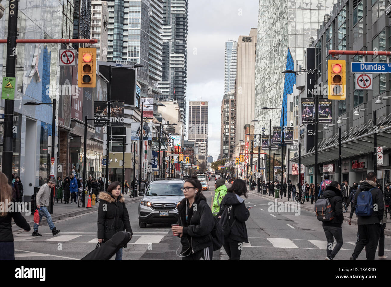 Yonge dundas square lights hires stock photography and images Alamy