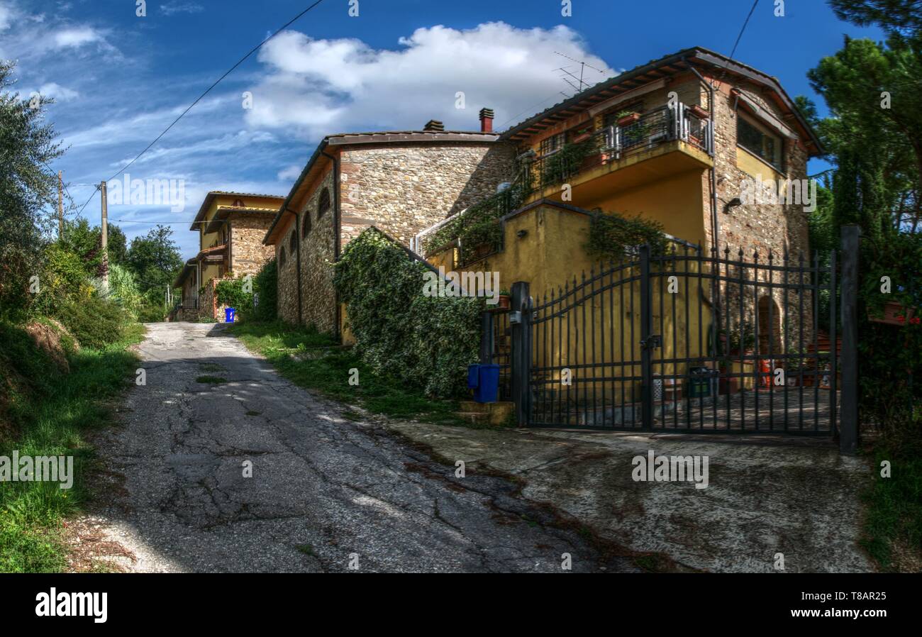 Stone homes in rural Tuscany, Montespertoli Stock Photo - Alamy