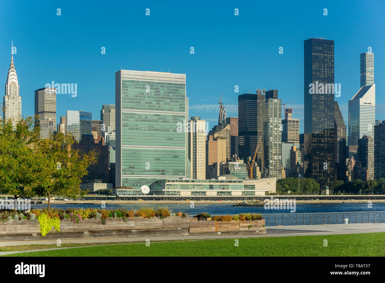 MIDTOWN SKYLINE EAST RIVER MANHATTAN NEW YORK CITY USA Stock Photo - Alamy