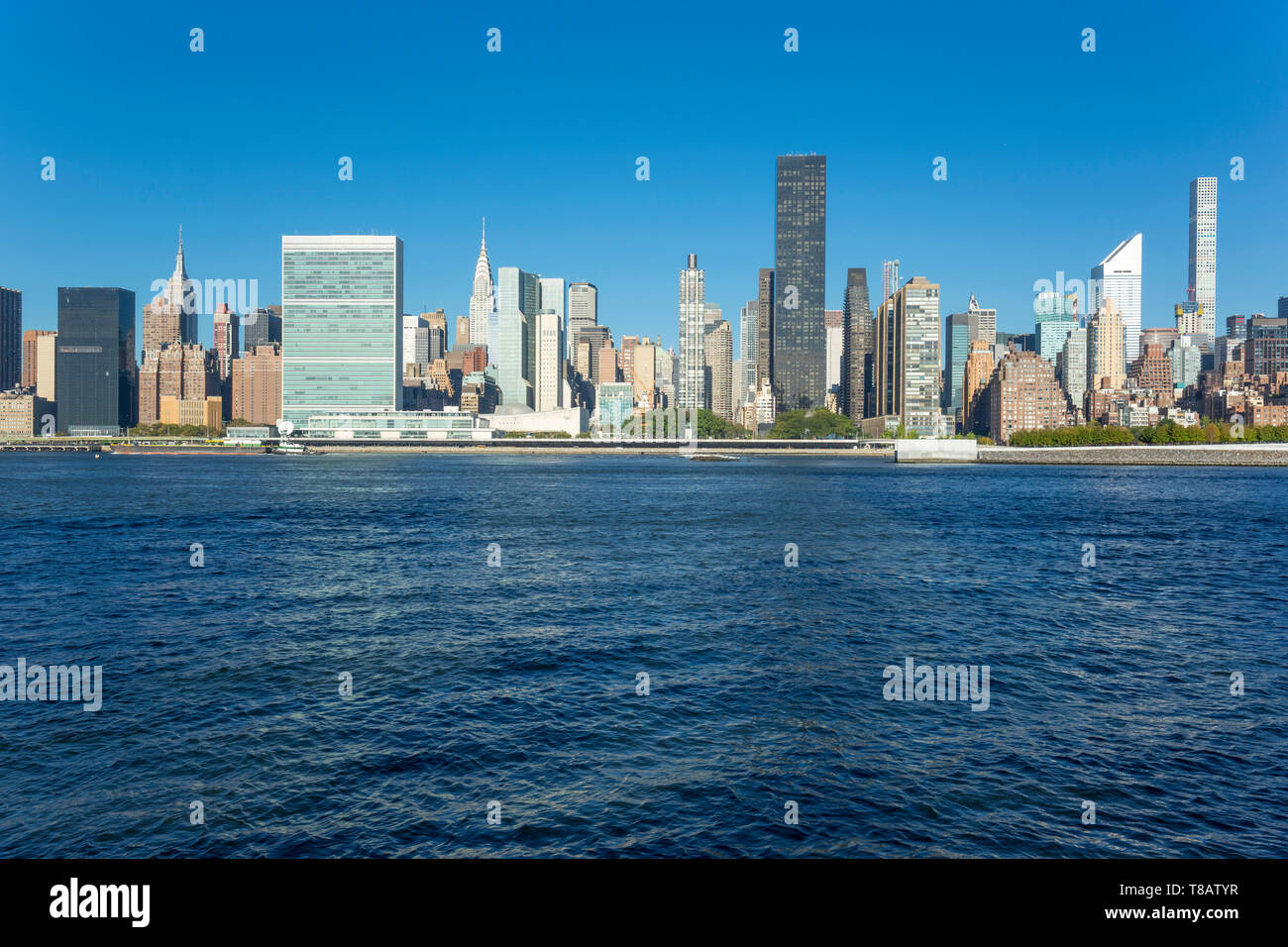 MIDTOWN SKYLINE EAST RIVER MANHATTAN NEW YORK CITY USA Stock Photo - Alamy