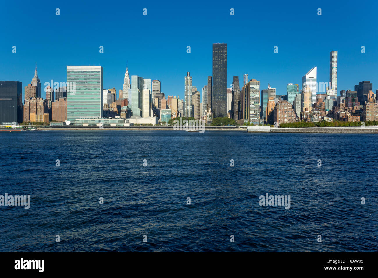 MIDTOWN SKYLINE EAST RIVER MANHATTAN NEW YORK CITY USA Stock Photo - Alamy