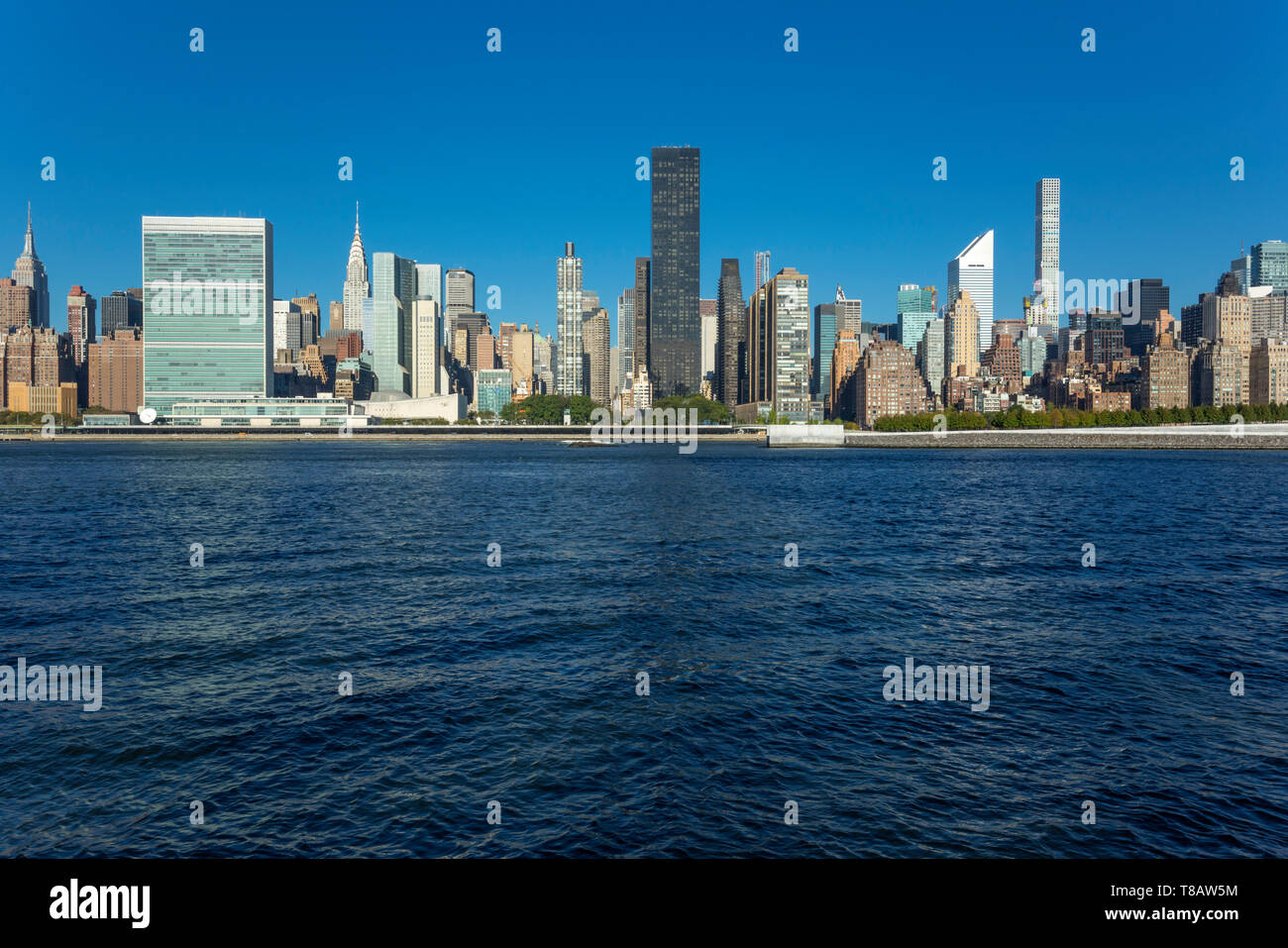 MIDTOWN SKYLINE EAST RIVER MANHATTAN NEW YORK CITY USA Stock Photo - Alamy