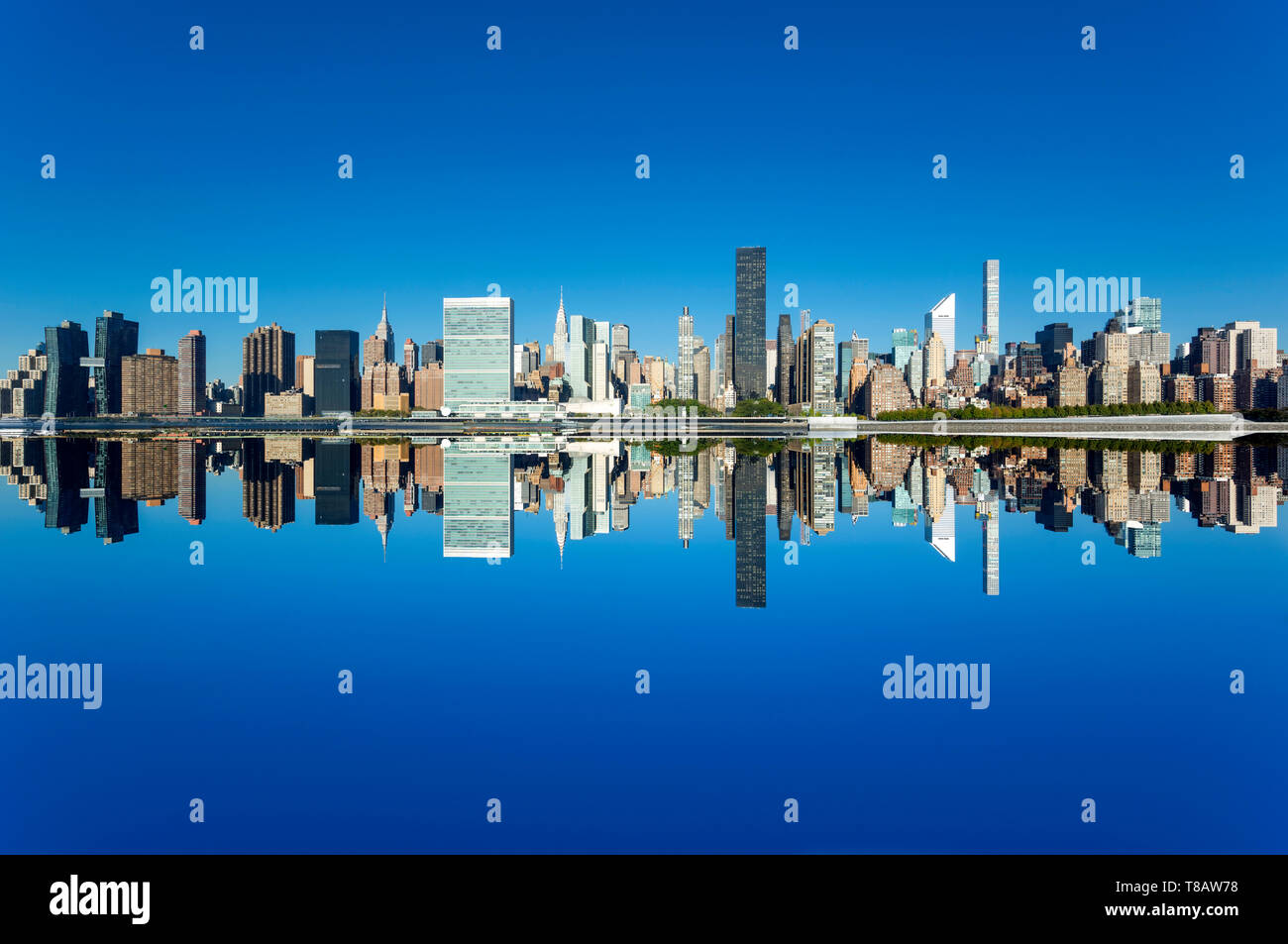 MIDTOWN SKYLINE EAST RIVER MANHATTAN NEW YORK CITY USA Stock Photo - Alamy