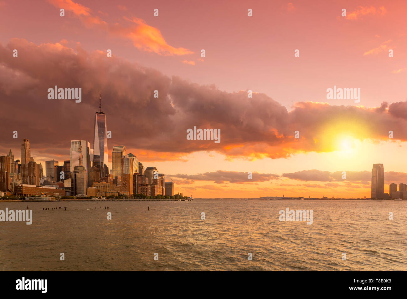 WORLD TRADE CENTER DOWNTOWN SKYLINE HUDSON RIVER MANHATTAN NEW YORK ...