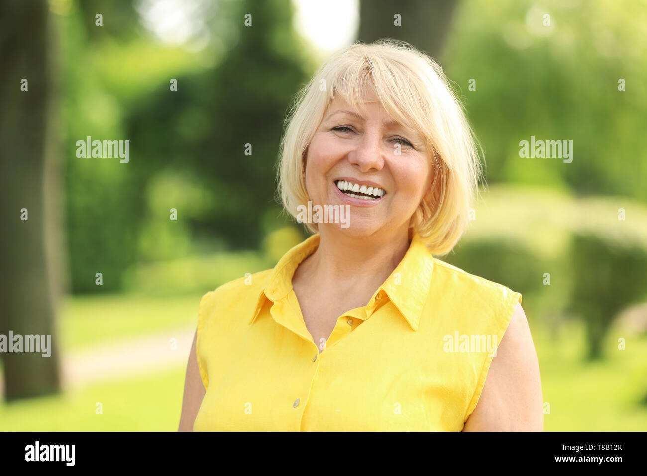 Beautiful mature woman outdoors summer hi-res stock photography and ...