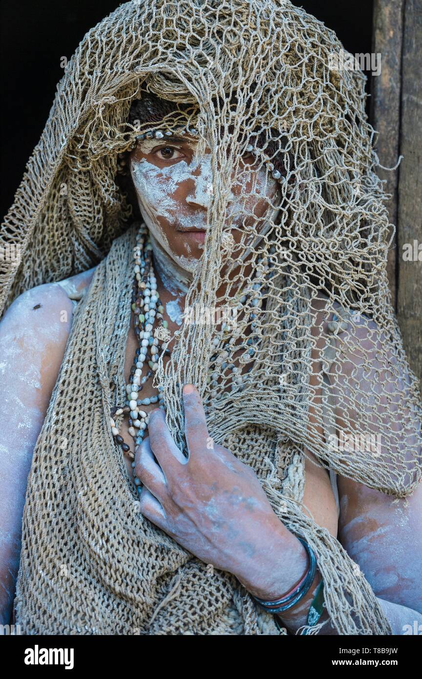 Papua New Guinea, Hela Province, Hulis Tribe, Kobe Tumbiali Village, traditionally dressed woman for mourning Stock Photo