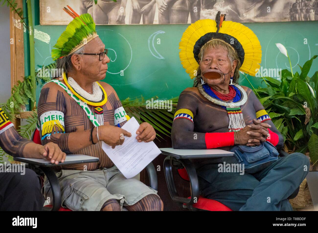 Brazil amazon indigenous people hi-res stock photography and images - Alamy
