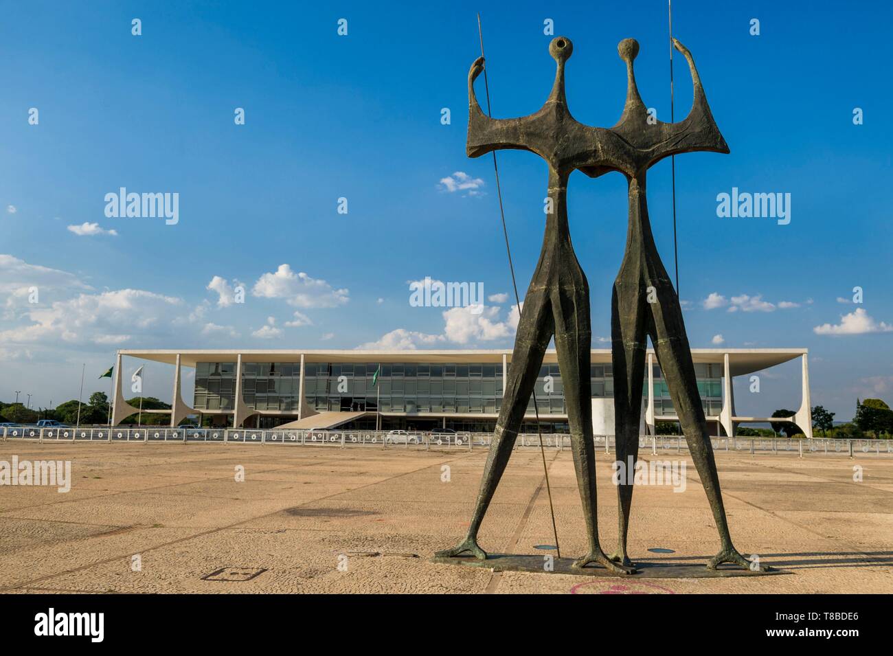 Brazil, Central-West, Federal District, Brasilia, city classified World Heritage of UNESCO, Three Powers Square, the sculpture of the Warriors (Os Guerreiros) designed by Bruno Giorgi facing the Presidential Palace Stock Photo