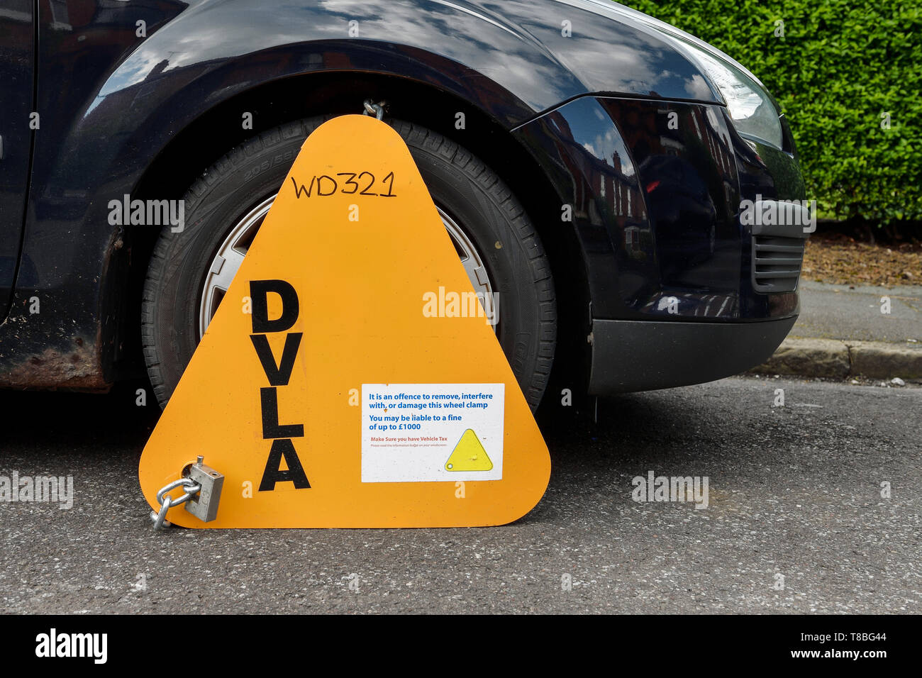 Dvla wheel clamp hires stock photography and images Alamy
