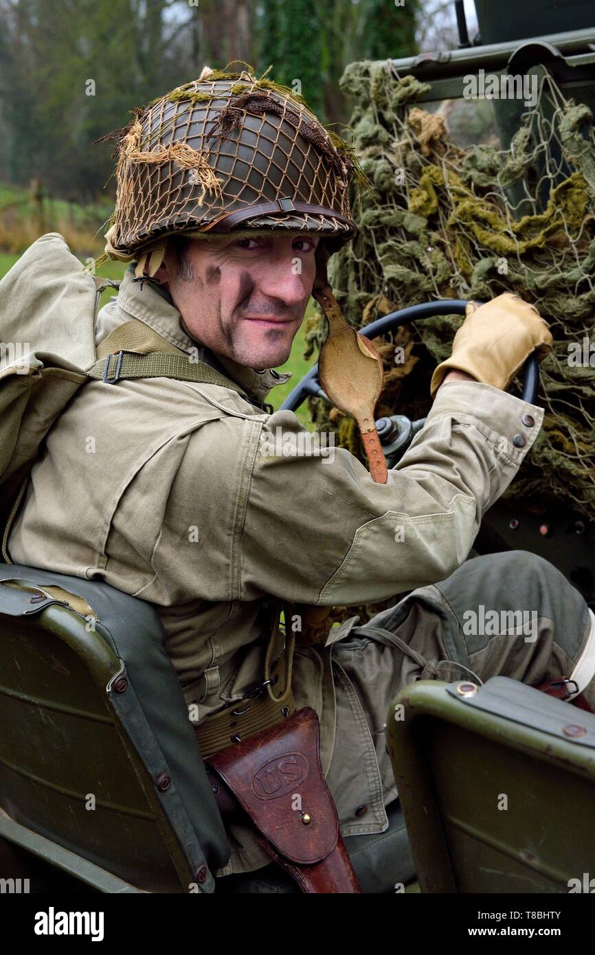 France, Eure, Sainte Colombe prÚs Vernon, Allied Reconstitution Group (US World War 2 and french Maquis historical reconstruction Association), reenactor Xavier Boucher in uniform of the 101st US Airborne Division Stock Photo