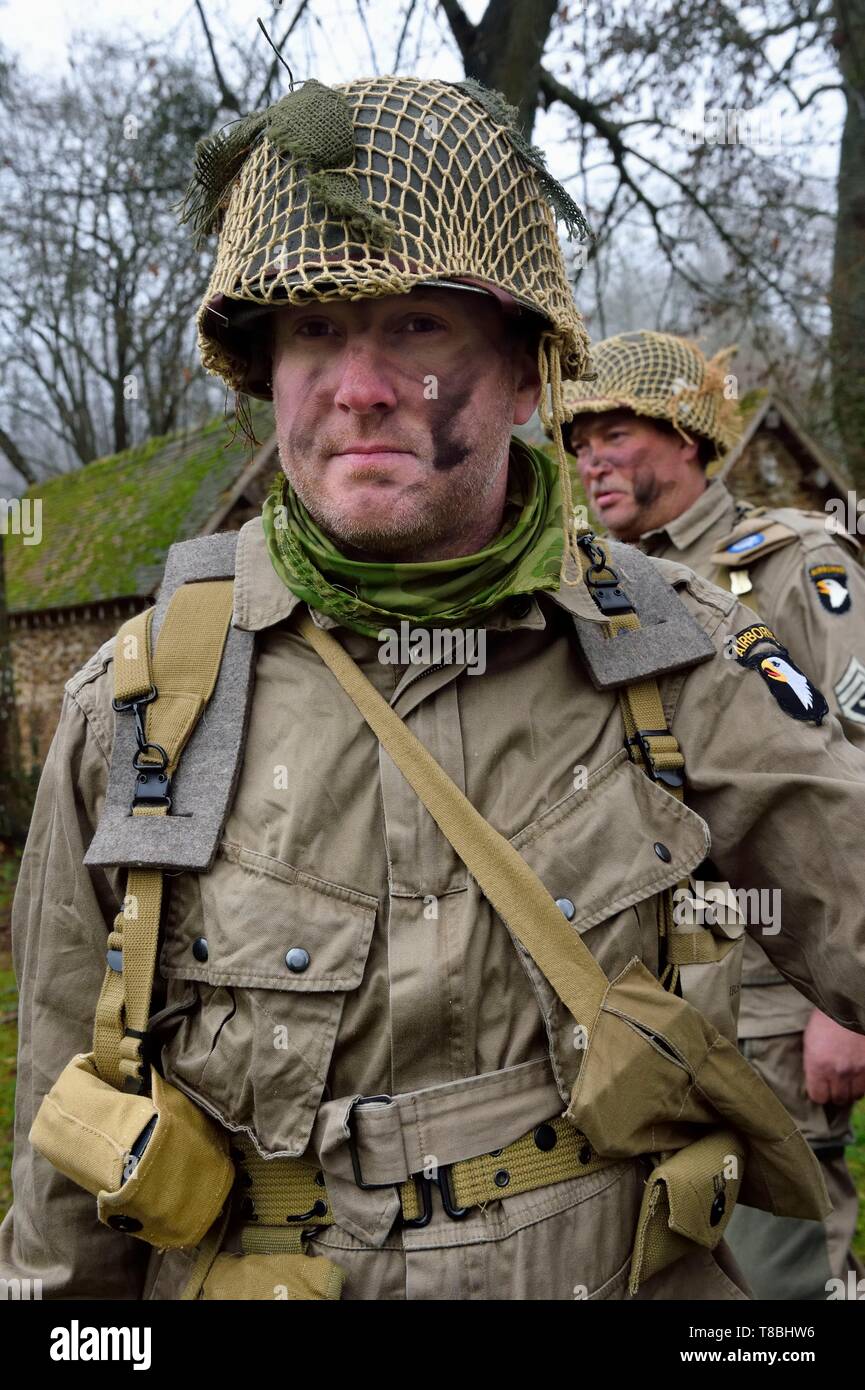 France, Eure, Sainte Colombe prÚs Vernon, Allied Reconstitution Group (US World War 2 and french Maquis historical reconstruction Association), reenactor Erwan Ruaux in uniform of the 101st US Airborne Division Stock Photo