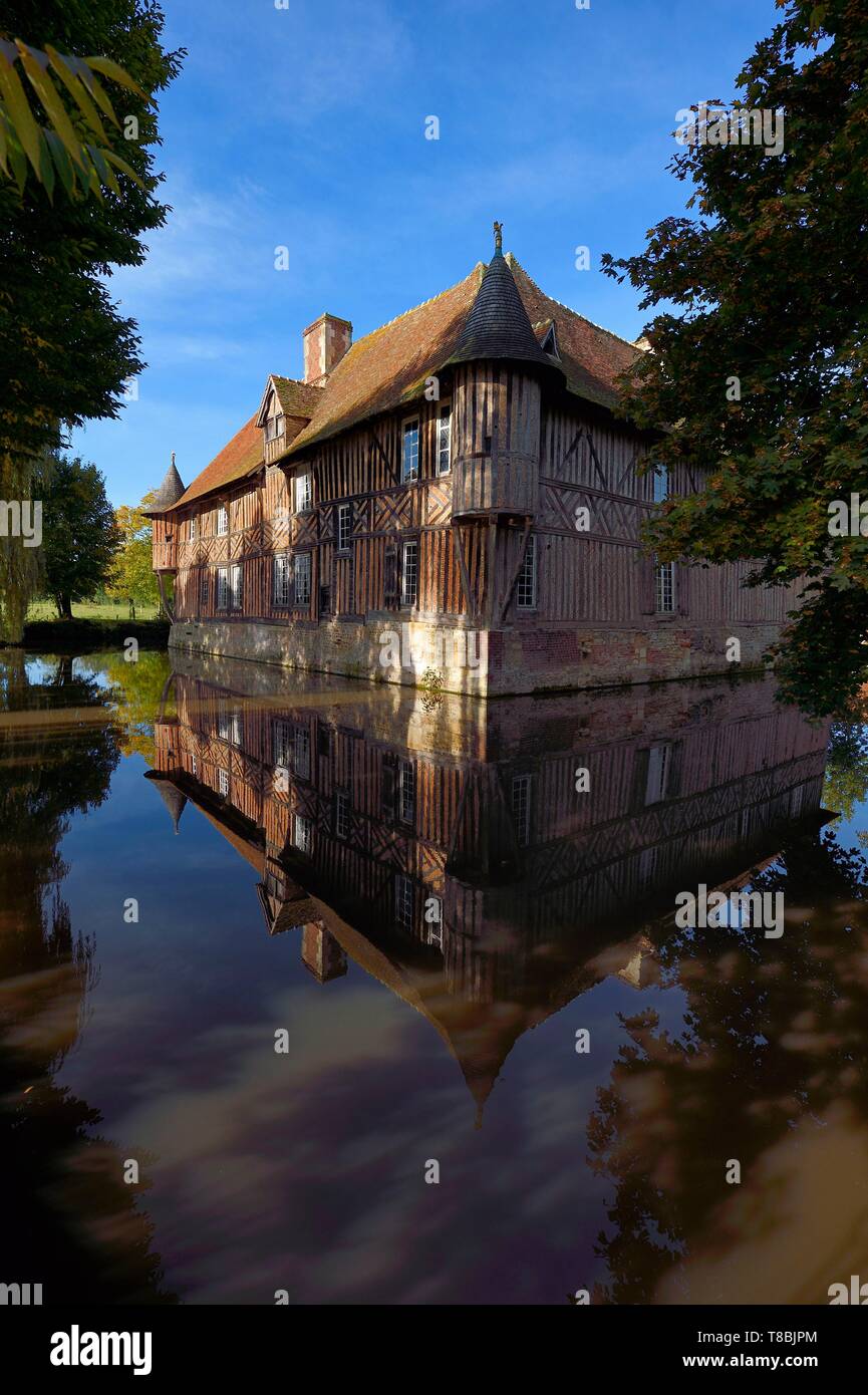 Manor House With Moat High Resolution Stock Photography and Images - Alamy