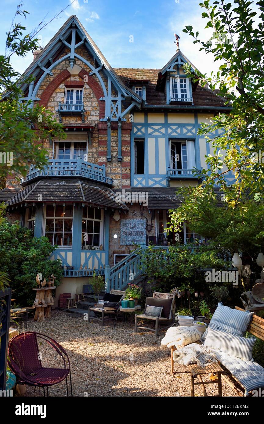 France, Calvados, Pays d'Auge, Deauville, half timbering house of the  decoration store La Maison in the rue du Casino Stock Photo - Alamy
